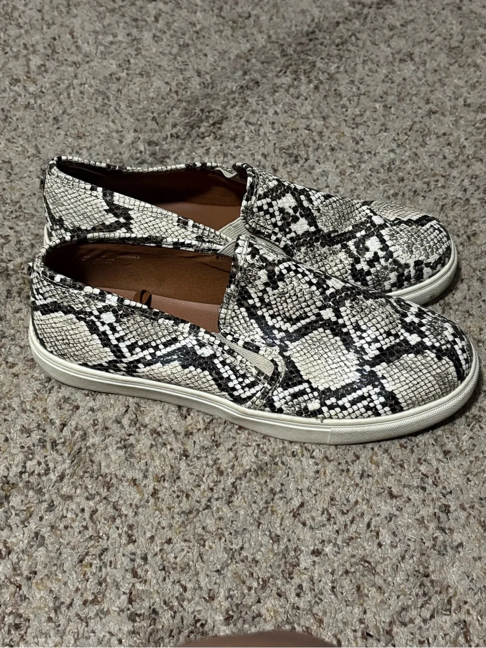 Express‎ Slip On Sneakers Womens Size 9 Gray Snakeskin Print Animal Print Edgy
